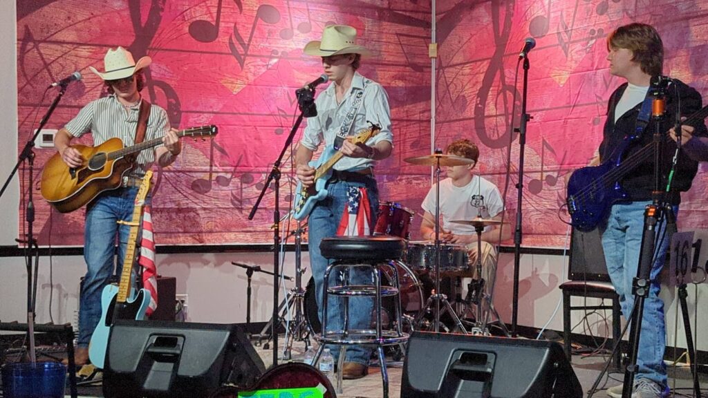 Picture of the HWY 22 band playing at Mercurios in Louisville KY